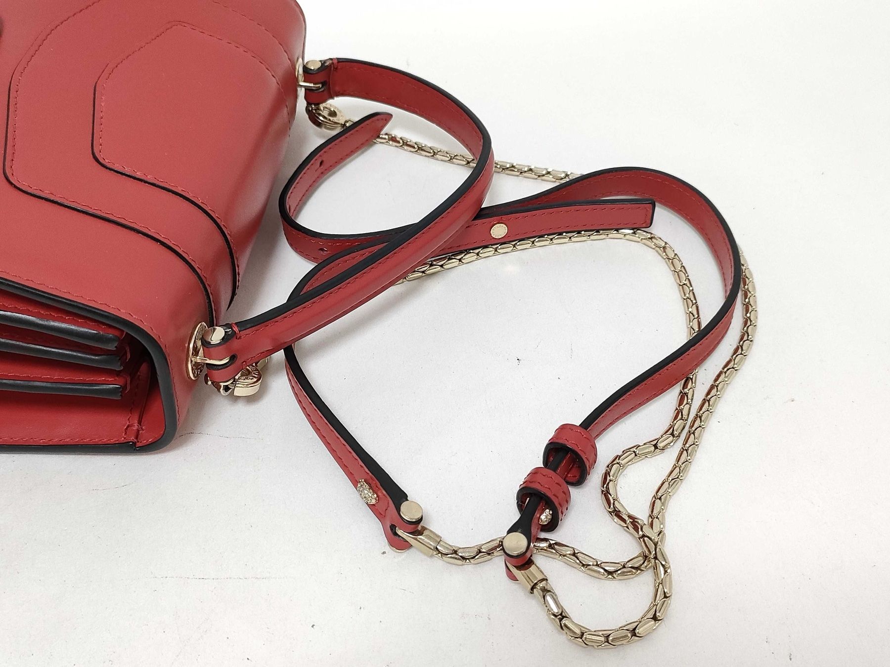 Bulgari Borse da donna: Wunderschöne Bulgari Serpenti Forever Top-Handle Bag in Rot – Usato da St. Gallen venduto da Love_Luxury 2