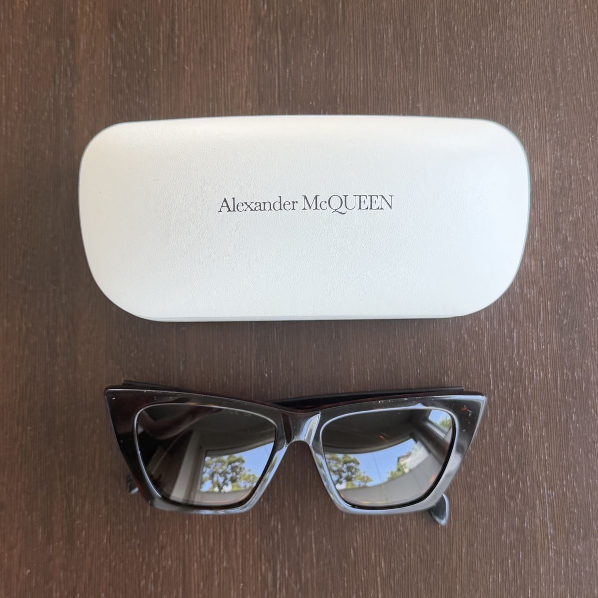 Alexander Mcqueen Brillen & Gläser: Alexander McQueen Sonnenbrille – Gebraucht aus Uetikon am see von seller.2020 1