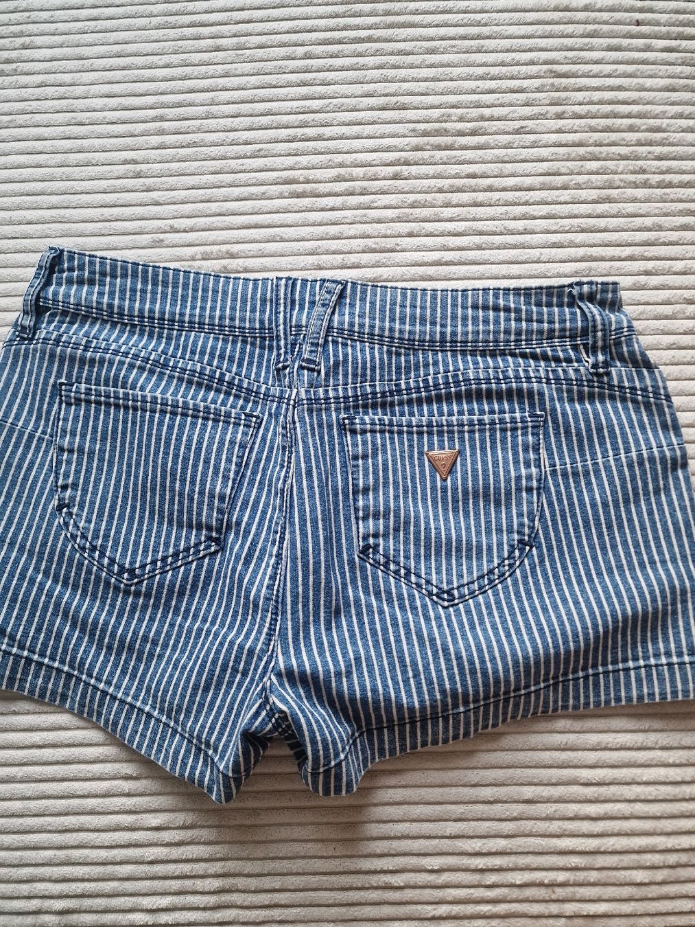 Guess Jeans: Guess Jeans Shorts gestreift blau weiss – Gebraucht aus Winterthur von Winti1993 2