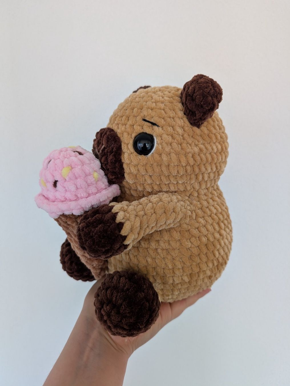 Giocattoli: Amigurumi Capybara mit Eis 22cm – Nuovo (secondo la descrizione) da Beromünster venduto da Shelly9296 1
