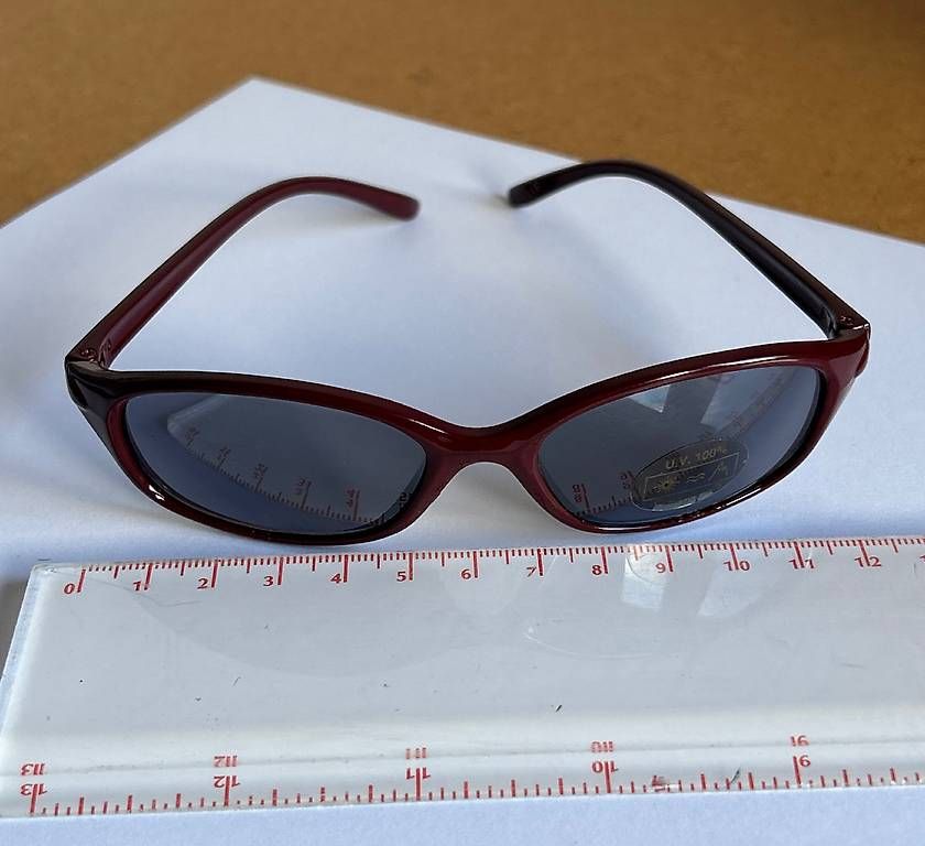 Lunettes & Verres: Kinder Sonnenbrille Cat.3 – D'occasion à Saas Fee par michaberchtold