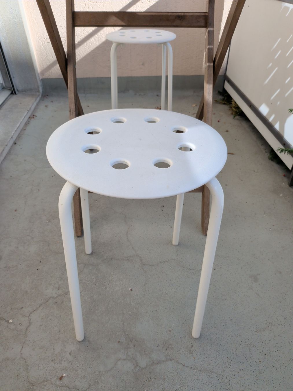 Tables: Balkontisch mit 2 Hocker – D'occasion à Zürich par gaf13 2