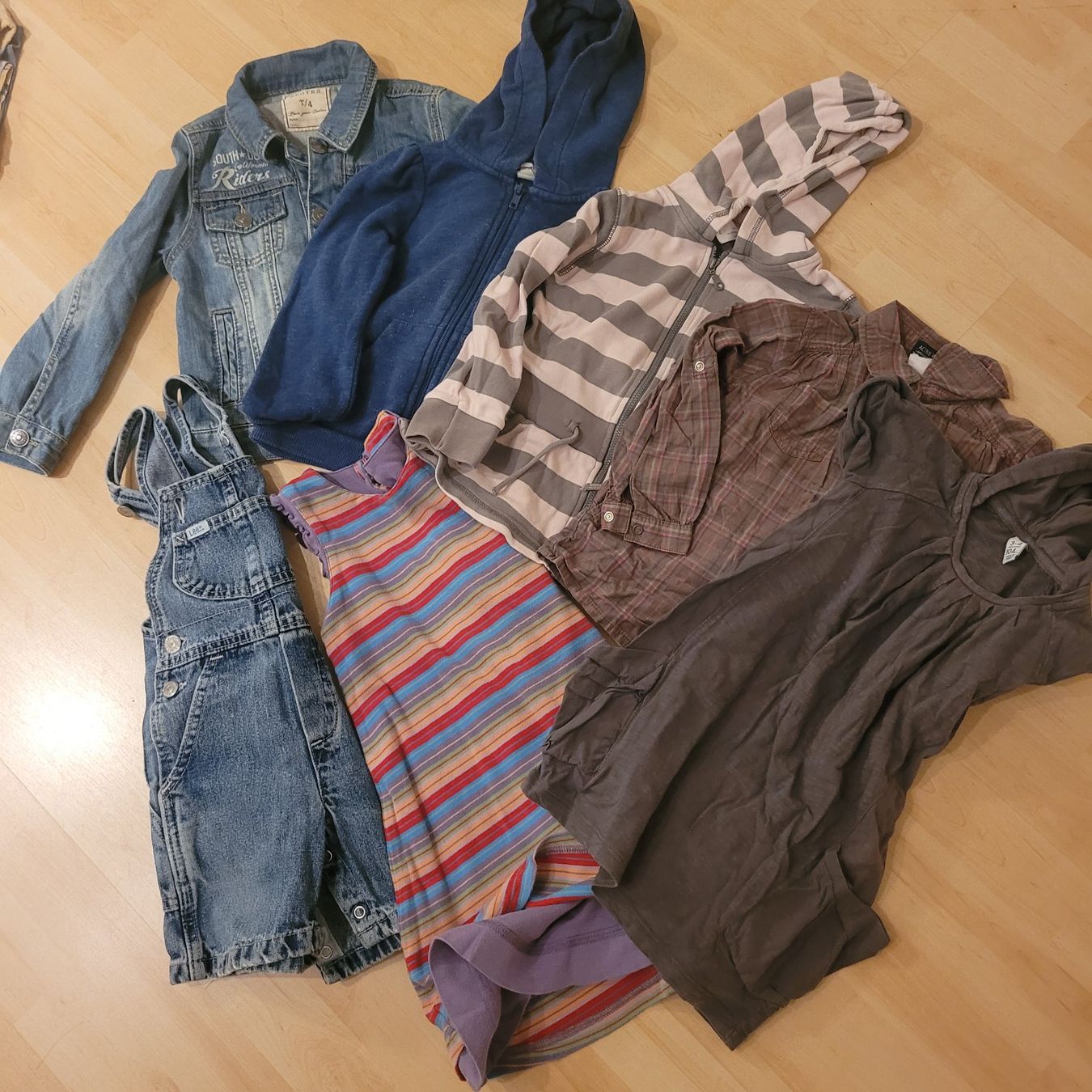 Kleiderpakete & -sets: A: 8 Teile Mädchen Herbst-Kleiderpaket Gr.104 – Gebraucht aus Bremgarten b. Bern von Marge7979 1