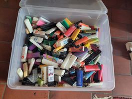 Feuerzeuge Konvolut grosse Menge bunte Mischung gebraucht