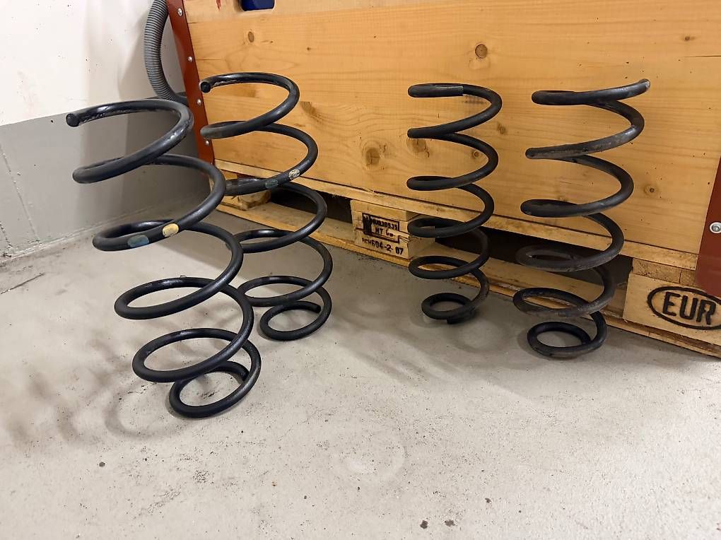 Toutes les pièces auto: Original Mazda Cx5 Federn – D'occasion à Oberstammheim par Roidiger 1