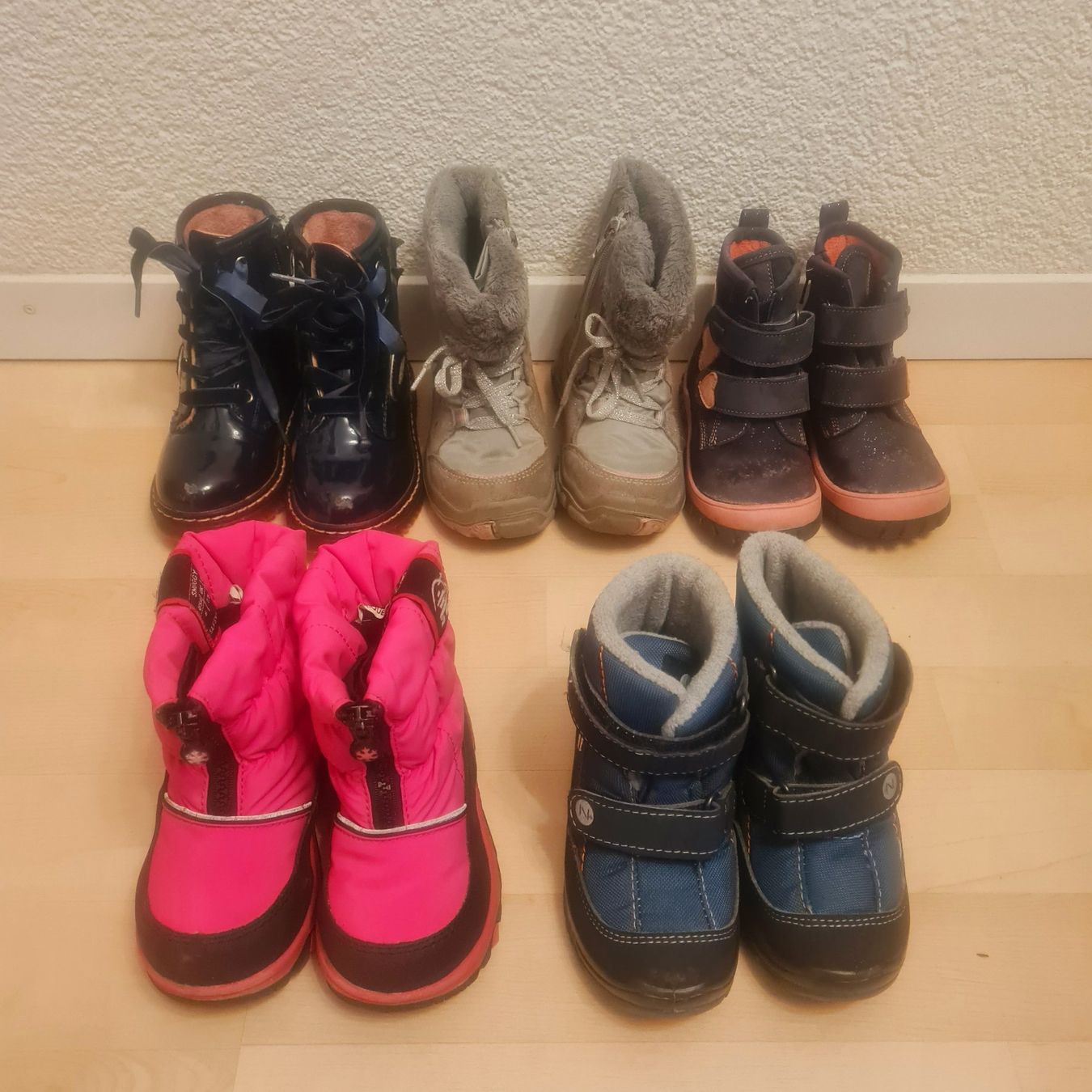 Scarpe per ragazze: 5 er Set Winterschuhe Grösse 25 – Usato da Lyss venduto da waldfee10