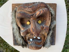 schöne alte Walliser Holzmaske