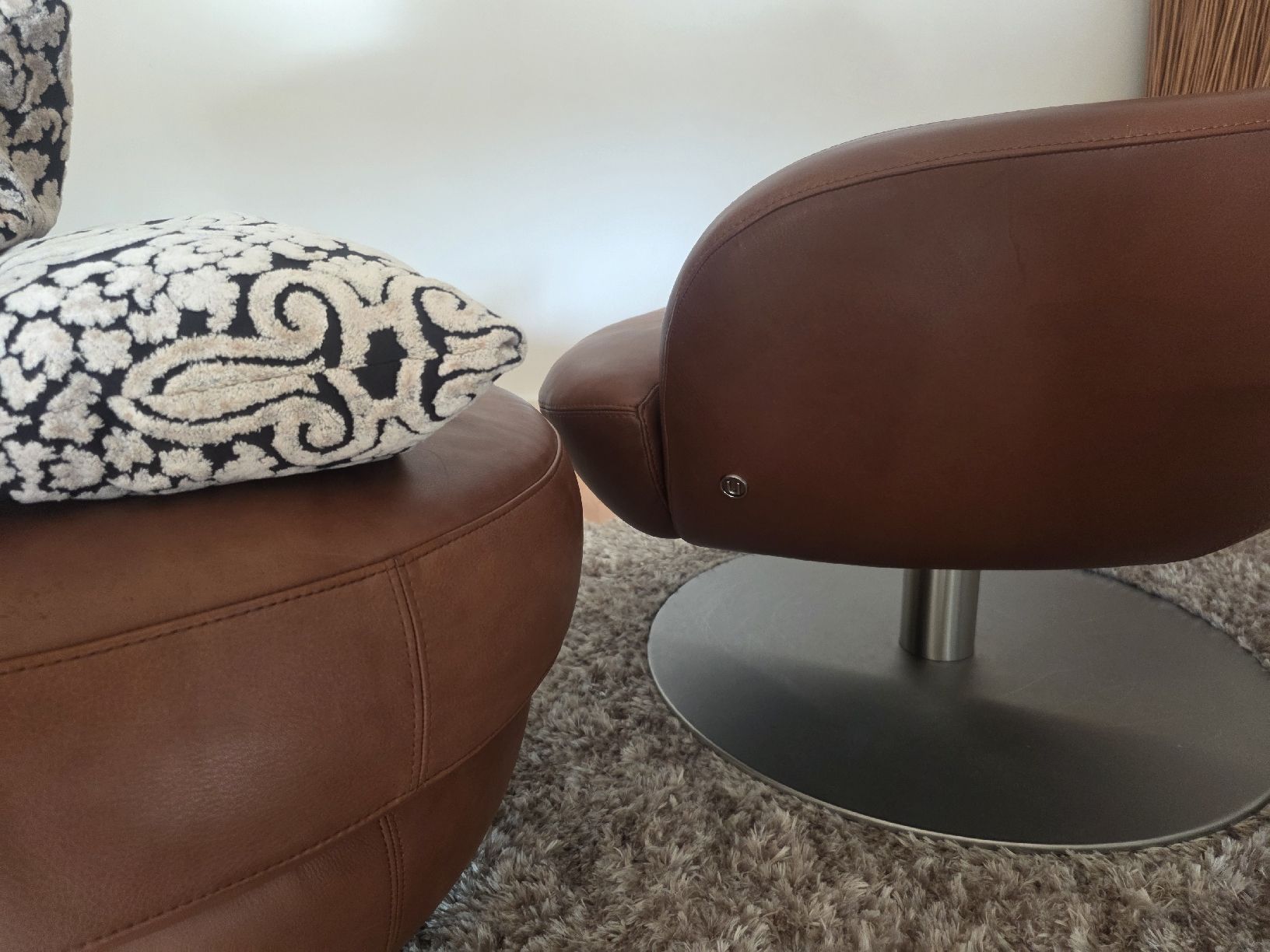 Natuzzi Fauteuils: Natuzzi Leder Drehsessel mit grossem Hocker / Fussablage – D'occasion à Schaffhausen par onetheroad2017 2