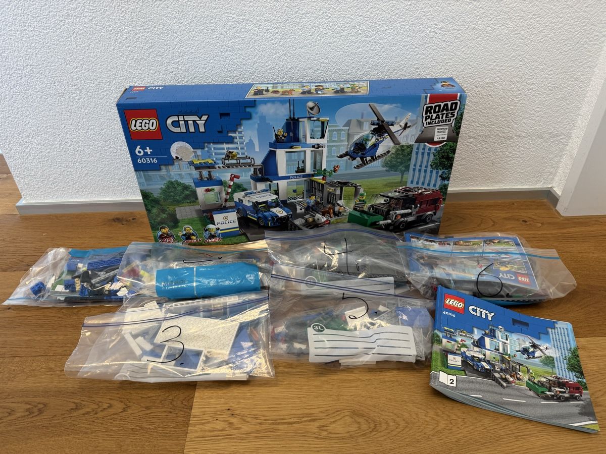 Lego Giocattoli: LEGO Polizeistation 60316 – Usato da Härkingen venduto da Muelli7 1