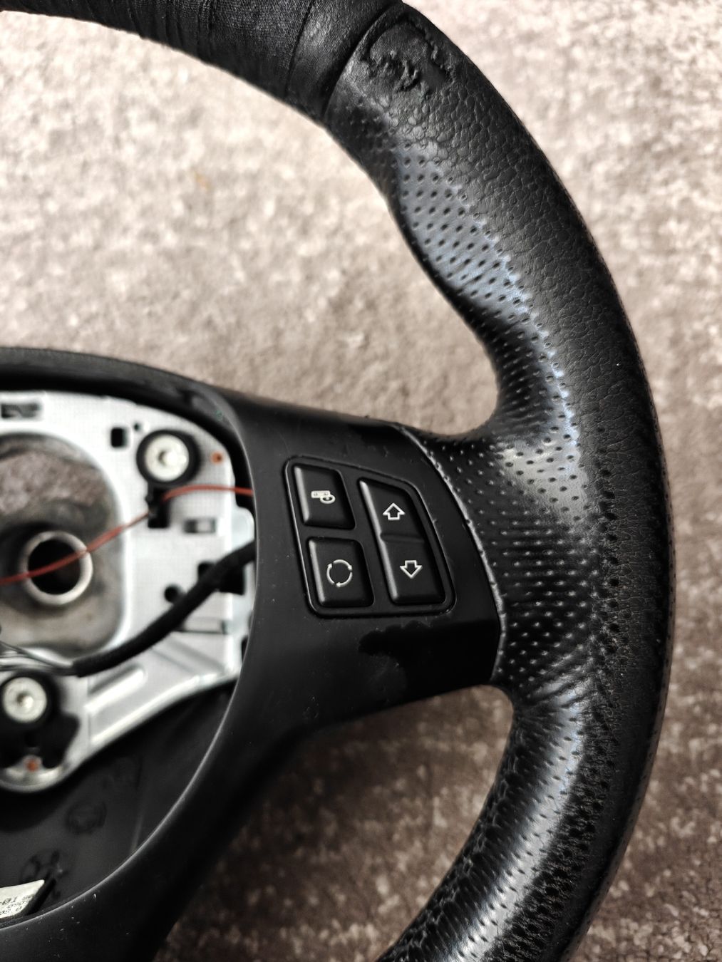 BMW Toutes les pièces auto: BMW E91 M-Paket Sportlenkrad – D'occasion à Rubigen par Berti0531 1