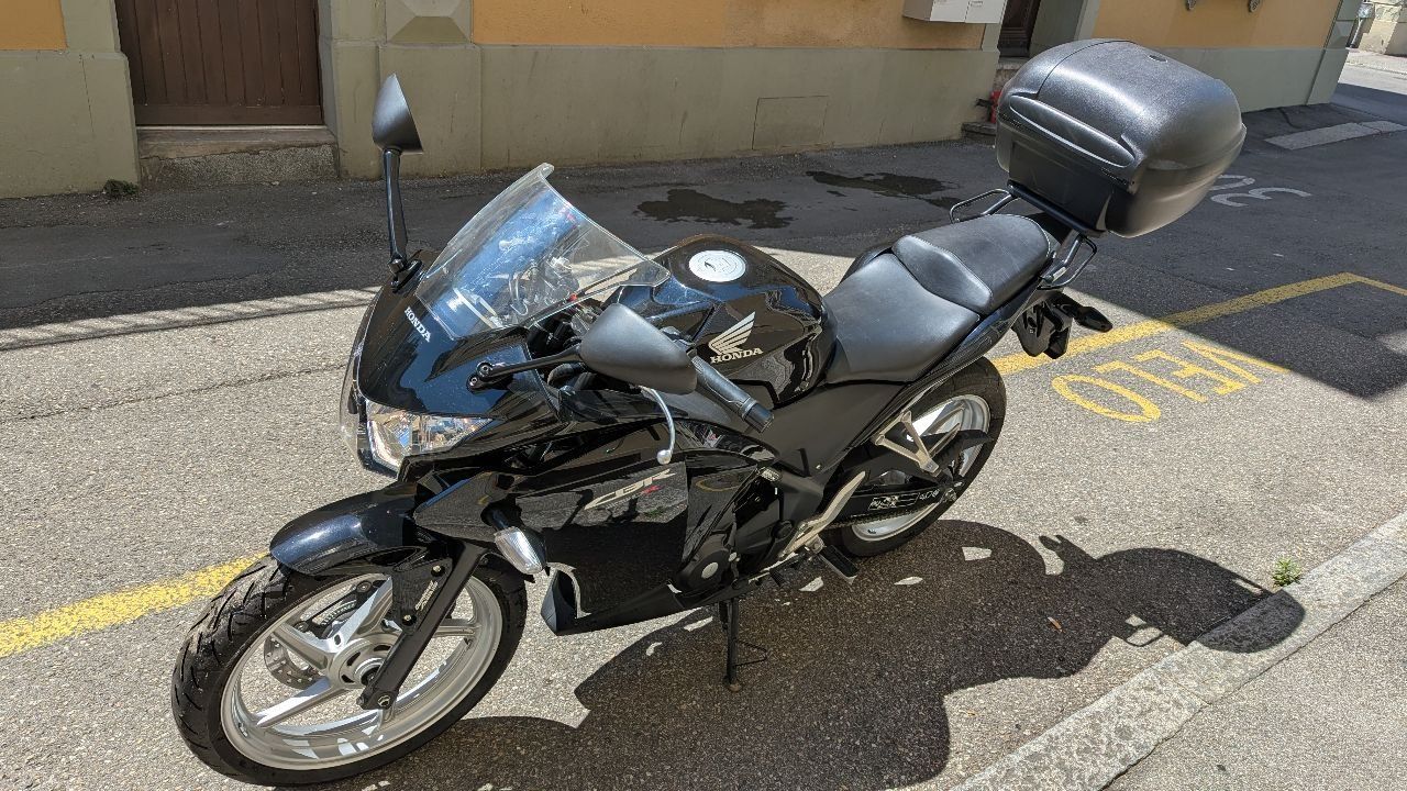 Honda Strada: Honda CBR 250 RA ABS kaum gebraucht – Usato da Biel/Bienne venduto da Rschillin0