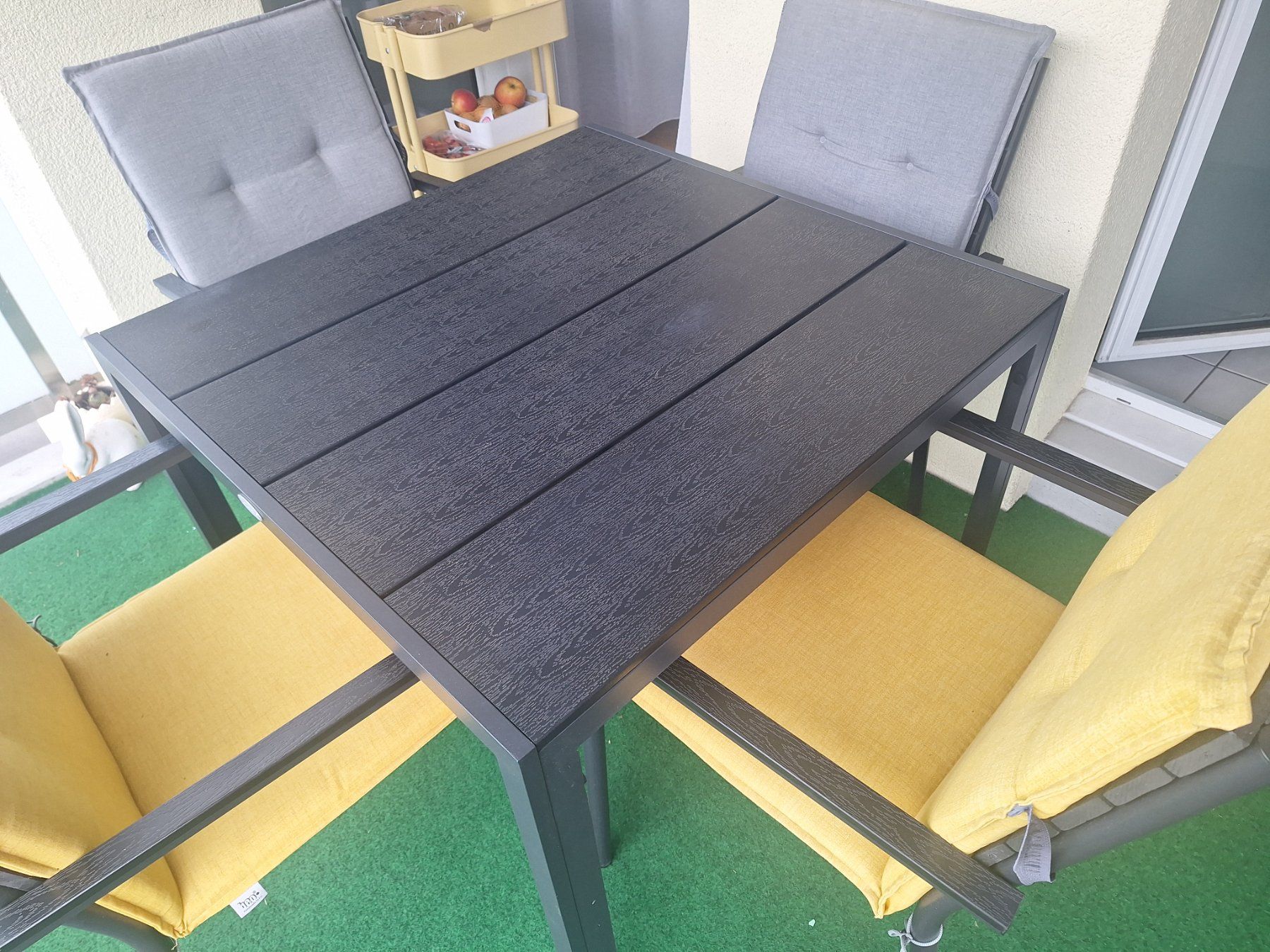 Tavoli: Schwarzer Gartentisch & 4 Stühle – Usato da Dübendorf venduto da Vel80 2
