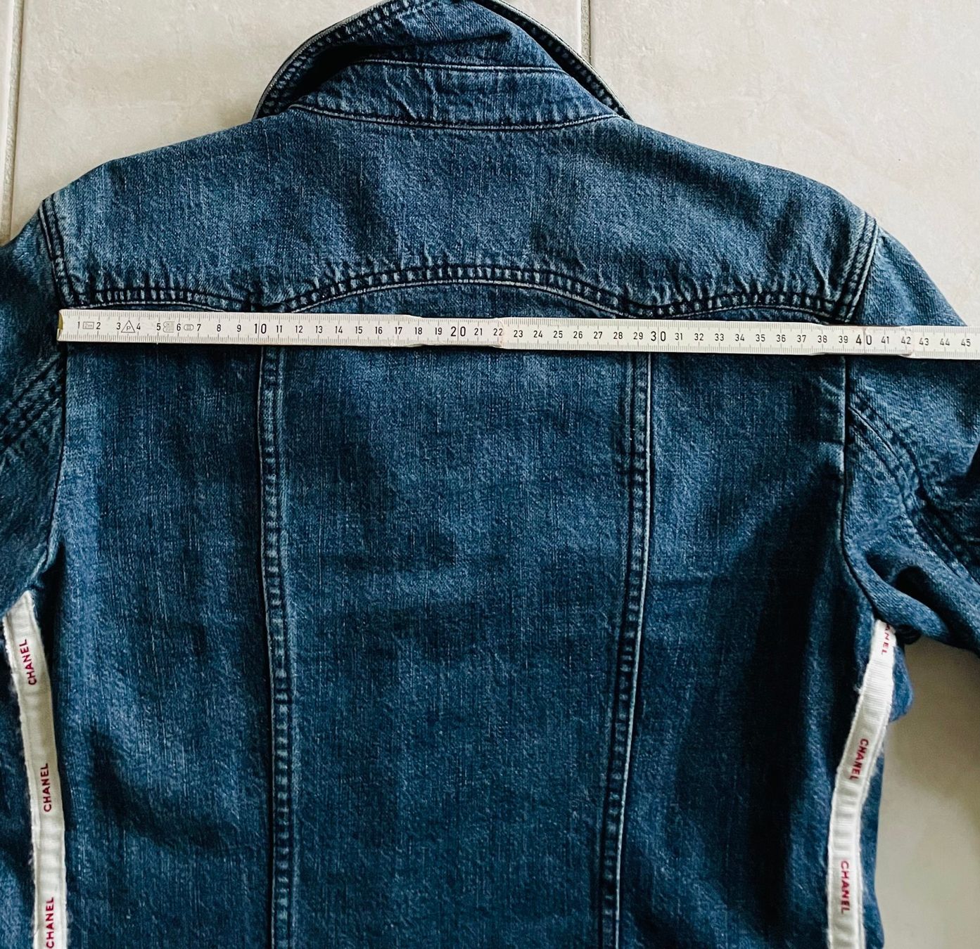 Chanel Giacche: CHANEL Jeansjacke – Usato da Etoy venduto da Diadefin 3
