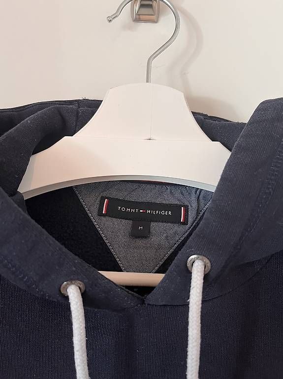 Maglioni & Felpe: Tommy Hilfiger Kapuzenpullover, Dunkelblau M – Usato da Winterthur venduto da pabe91 1