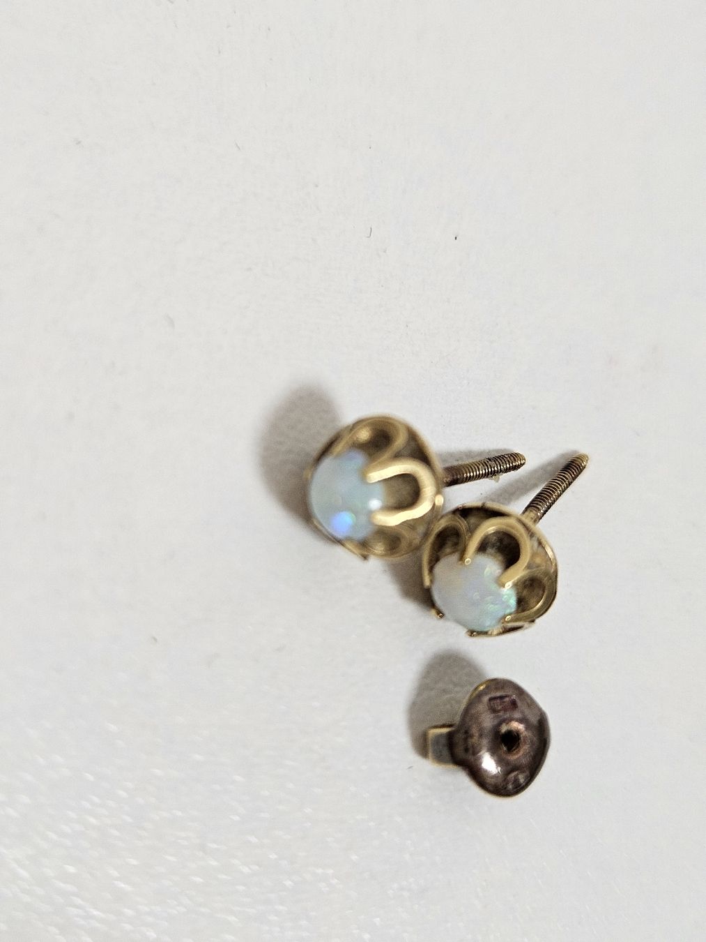 Orecchini pendenti & Orecchini a lobo: Ohrstecker Gold mit Opalen rundes Design  – Usato da Schlieren venduto da Bestleo 4
