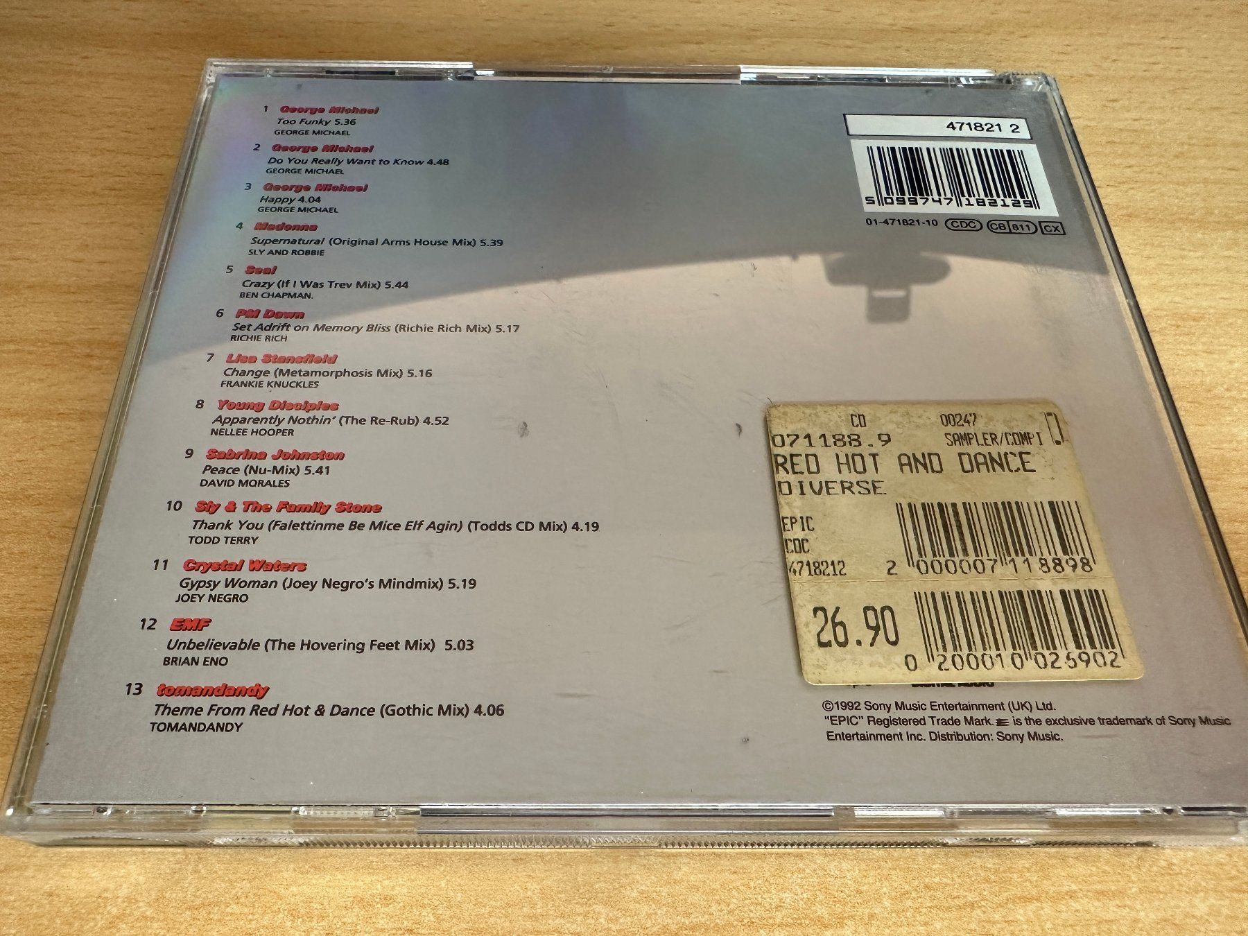 CD: F6 Various – Red Hot + Dance – Usato da Rikon im Tösstal venduto da Alpenmutz 1
