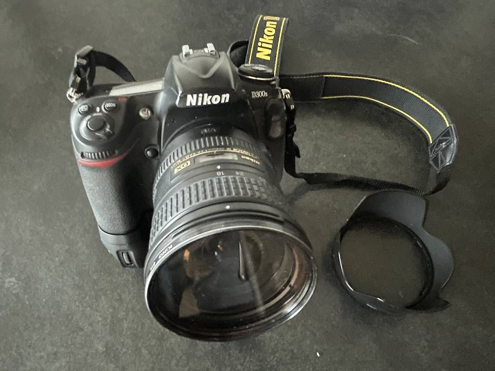 Fotocamera: Nikon D300s Komplett-Set mit MB-D10 – Usato da Niederrohrdorf venduto da S056 1