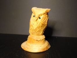 Holzskulptur Eule, aus einem Stück gesägt von Heinz Hofer