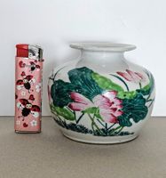 China, kleine Porzellanvase