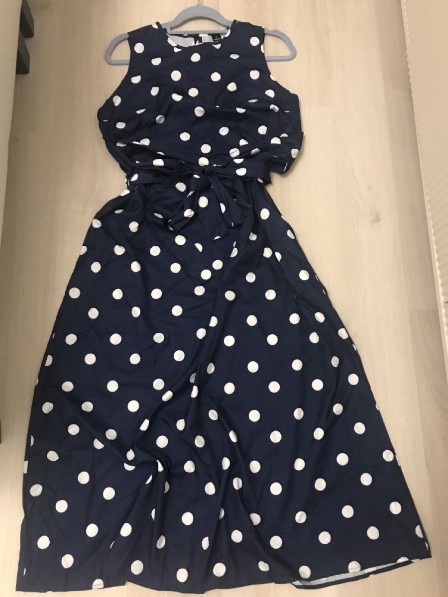 Vestiti: Kleid dunkelblau mit Punkten Grösse L neu – Nuovo (secondo la descrizione) da Dübendorf venduto da nela123