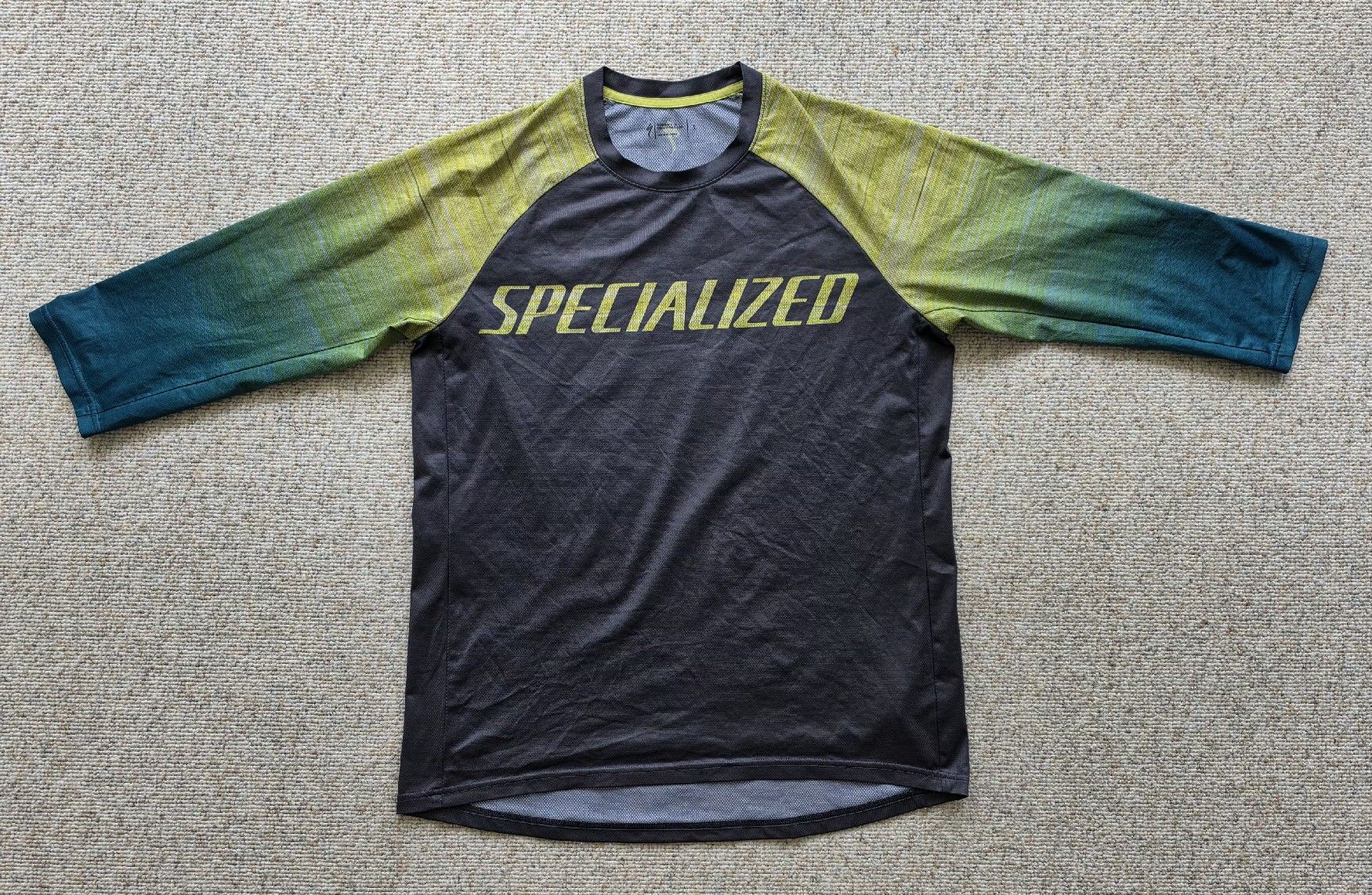 Specialized Canottiere & Pantaloni: Velotrikot von Specialized – Usato da Winterthur venduto da TheMatrixHasYou