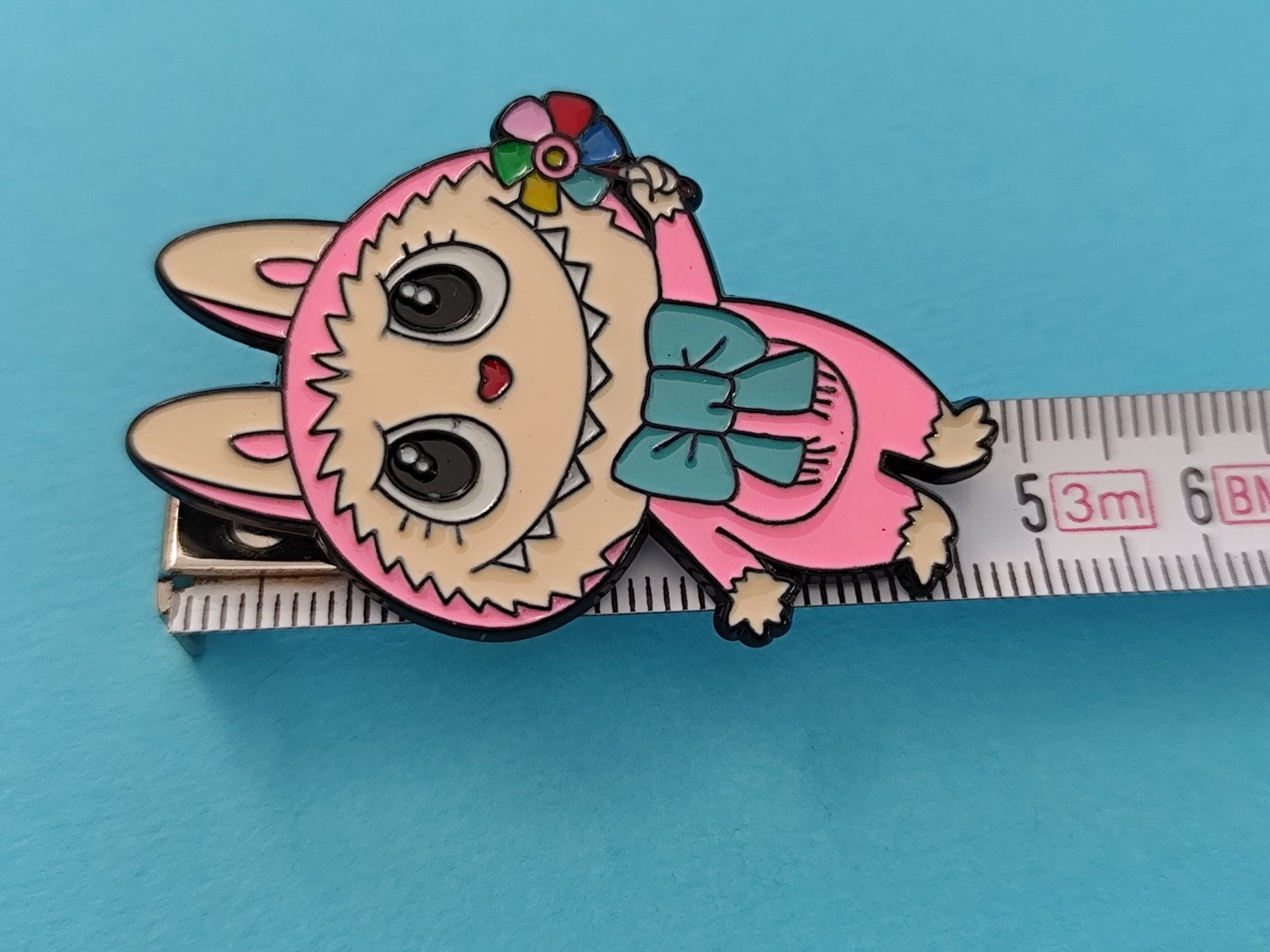 Placchette & Badge: Pin: Labubu mit Windrad in der Hand... ca. 5 cm – Nuovo e nell'imballaggio originale da Bettingen venduto da hamau2012 3