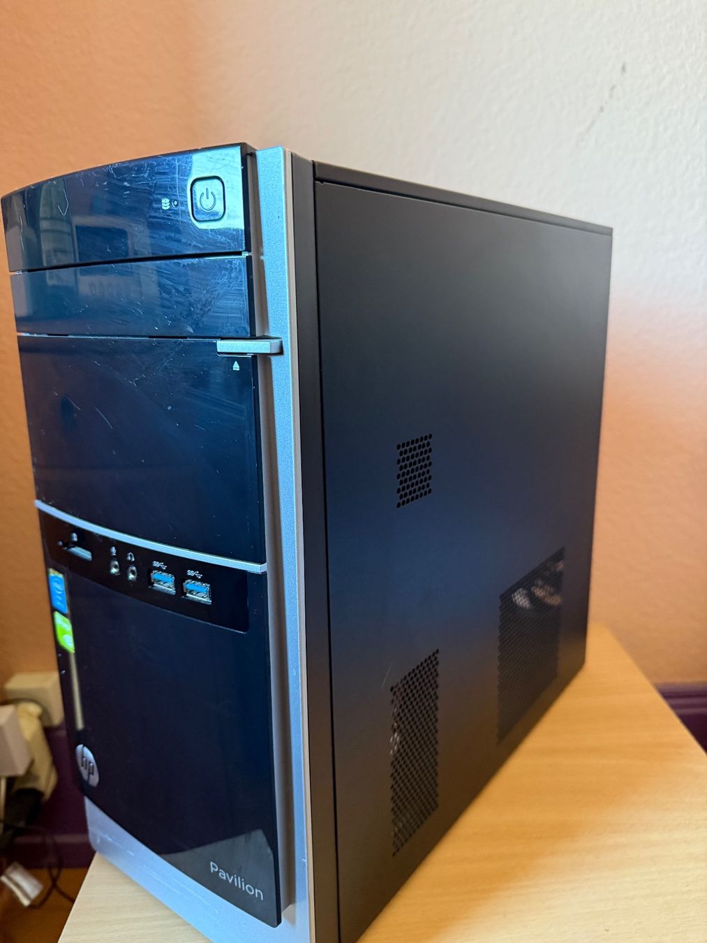 Hewlett Packard PC: HP Pavilion 500-300nz – Usato da La Chaux-de-Fonds venduto da it-fab 2