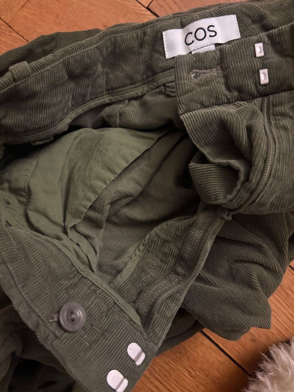 Cos Pantaloni: Barrel Cordhose von COS, Gr. 34 – Usato da Zürich venduto da triangular 3