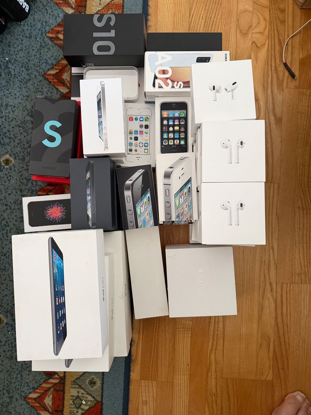 Apple Telefoni cellulari / Smartphones: Leere  diverse Apple Schachteln über 50 stück – Nuovo (secondo la descrizione) da Schattdorf venduto da Kofi57