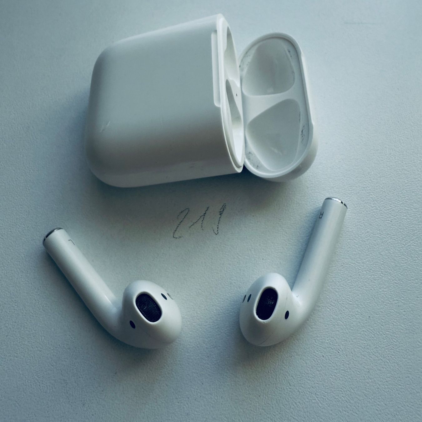 Apple Kopfhörer: Original Apple AirPods 2 Gen. Wireless Kopfhörer & Case – Gebraucht aus Basel von MY.AIRPODS.SHOP 2