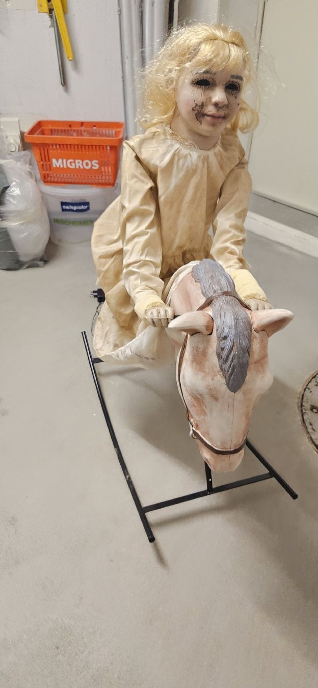 Alle Dekorationen: halloween Deko animatronik schauckelndes Pferdic – Gebraucht aus Schlieren von Disneylover