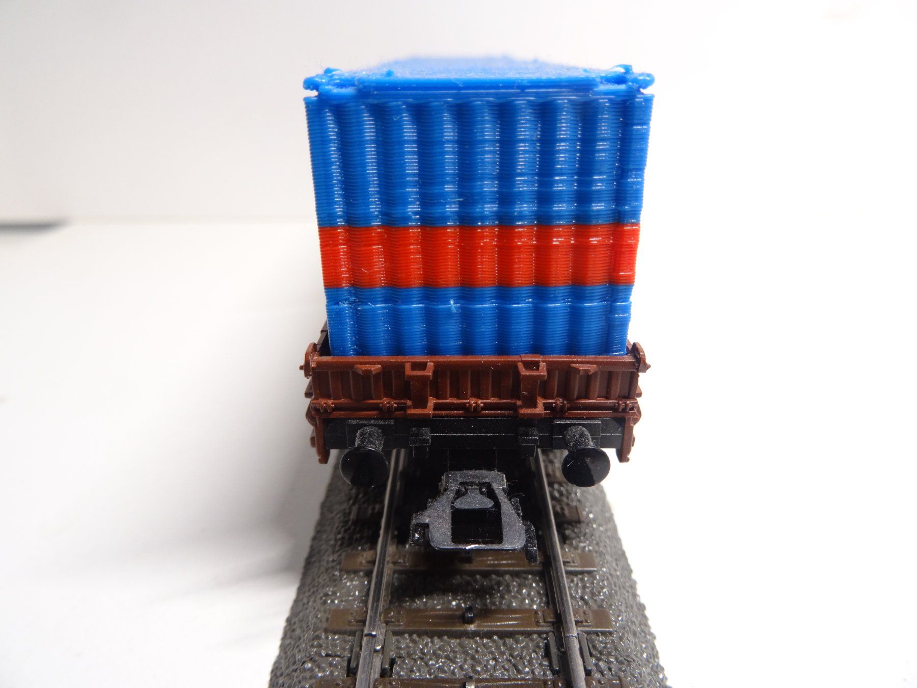 Märklin Modellini di ferrovie: Märklin. H0 46072 Güterwagen mit Container – Usato da Hochdorf venduto da Teger02 4