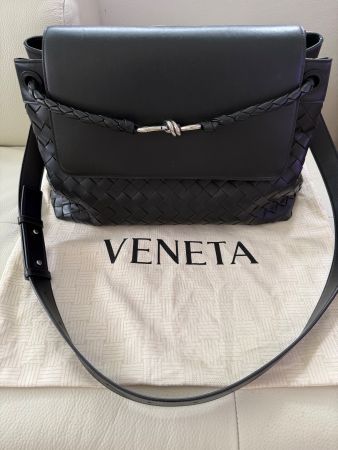Bottega Veneta Andiamo Messenger (New in store 4980 CHF)