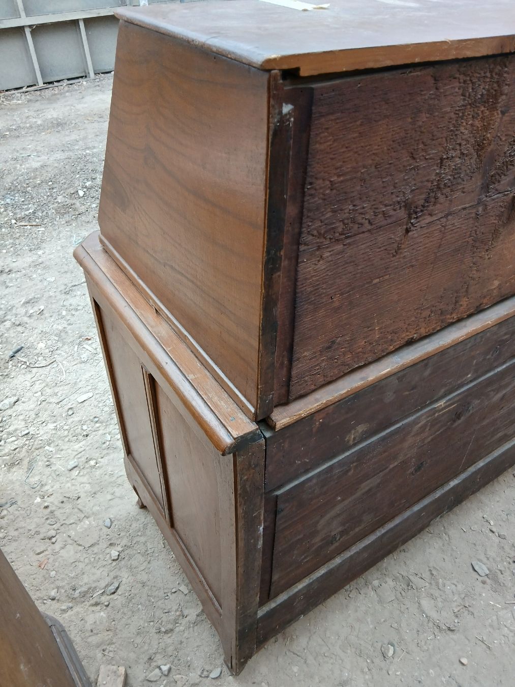 Schreibtische: BUREAU TRÈS ANCIEN DU XVII CYCLE – Gebraucht aus Neuchatel von NNeuchatel 6