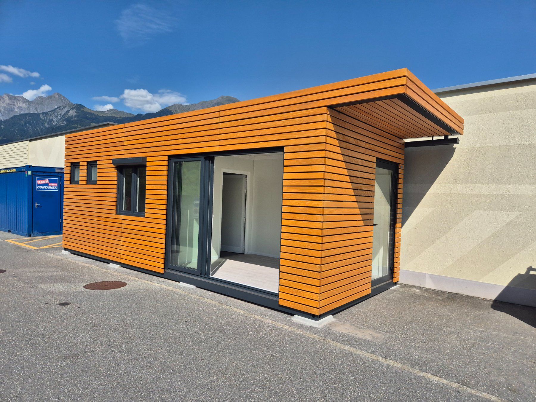 Contenitori edile: Container, Bürocontainer, Modul, Holzfassade – Nuovo (secondo la descrizione) da Galgenen venduto da contdeluxe 5