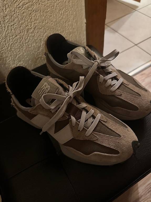 Chaussures hommes: NEW BALANCE W327 – D'occasion à Crans-Montana par van_x72p 1
