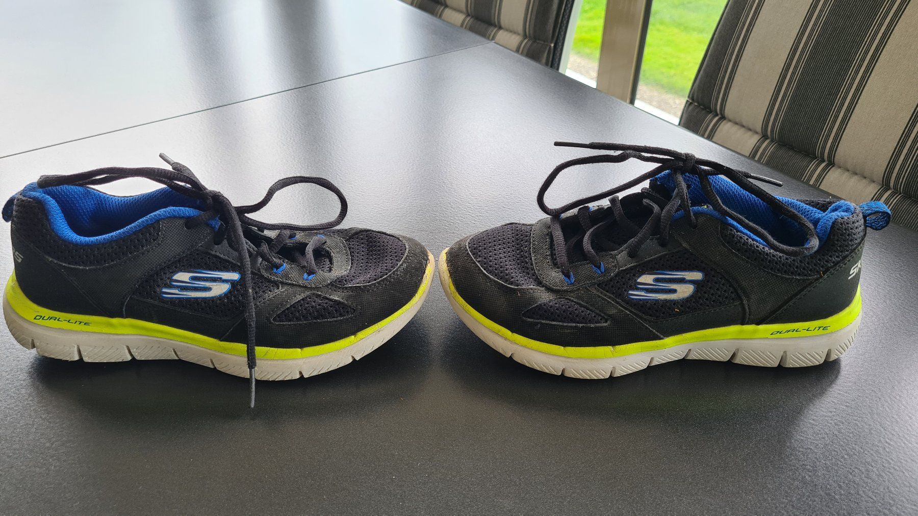 Skechers Scarpe per ragazzi: Skechers Halbschuhe Gr. 35 – Usato da Obergösgen venduto da schesom