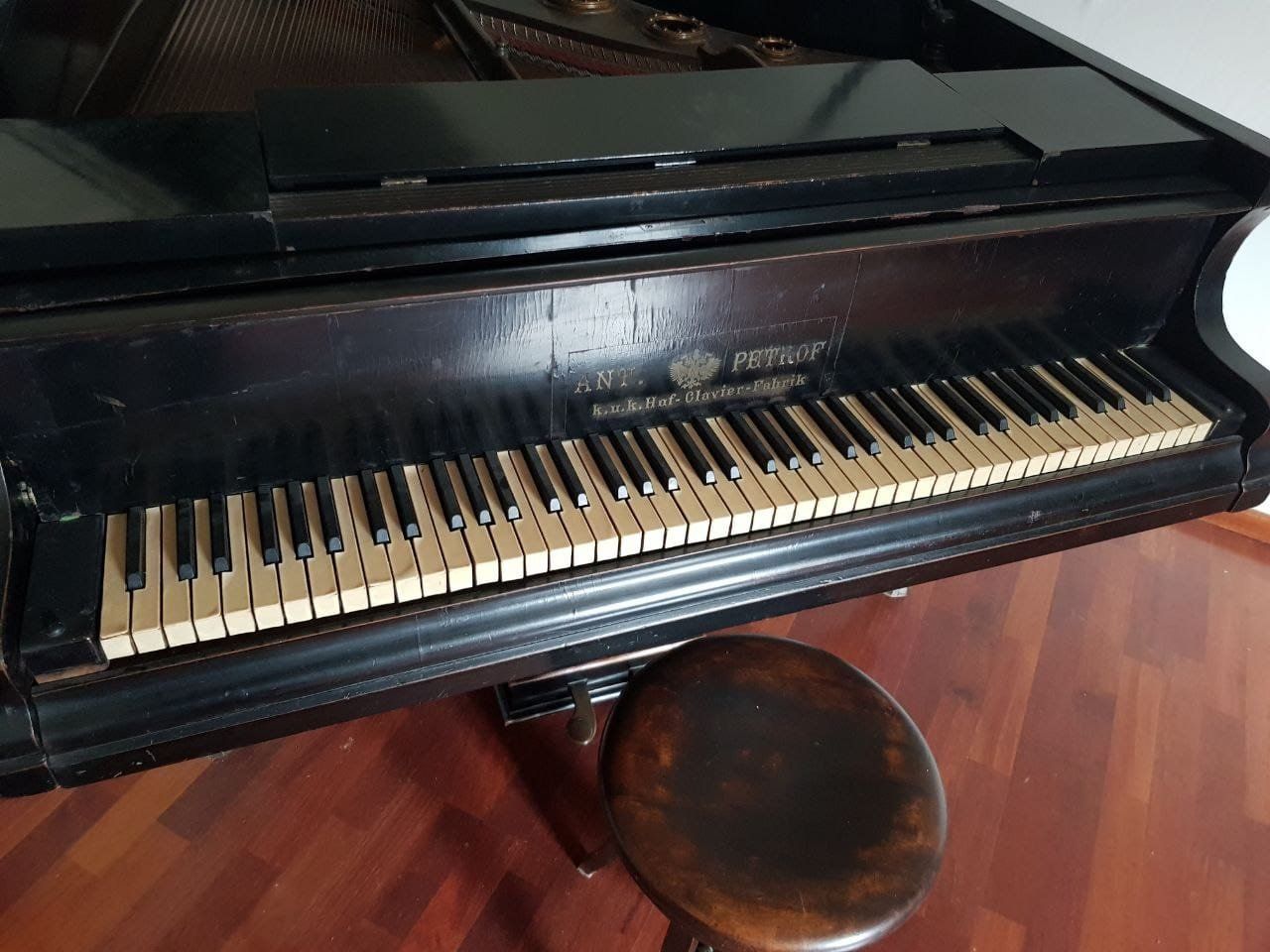 Strumenti musicali: Piano Petrof – Usato da Sierre venduto da Gunavvan 3