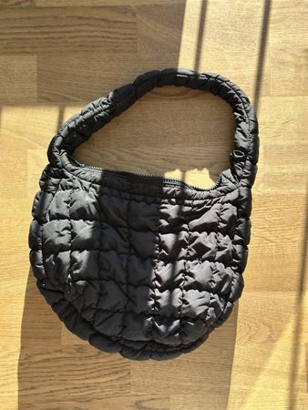 Tasche COS gesteppt schwarz, NEU