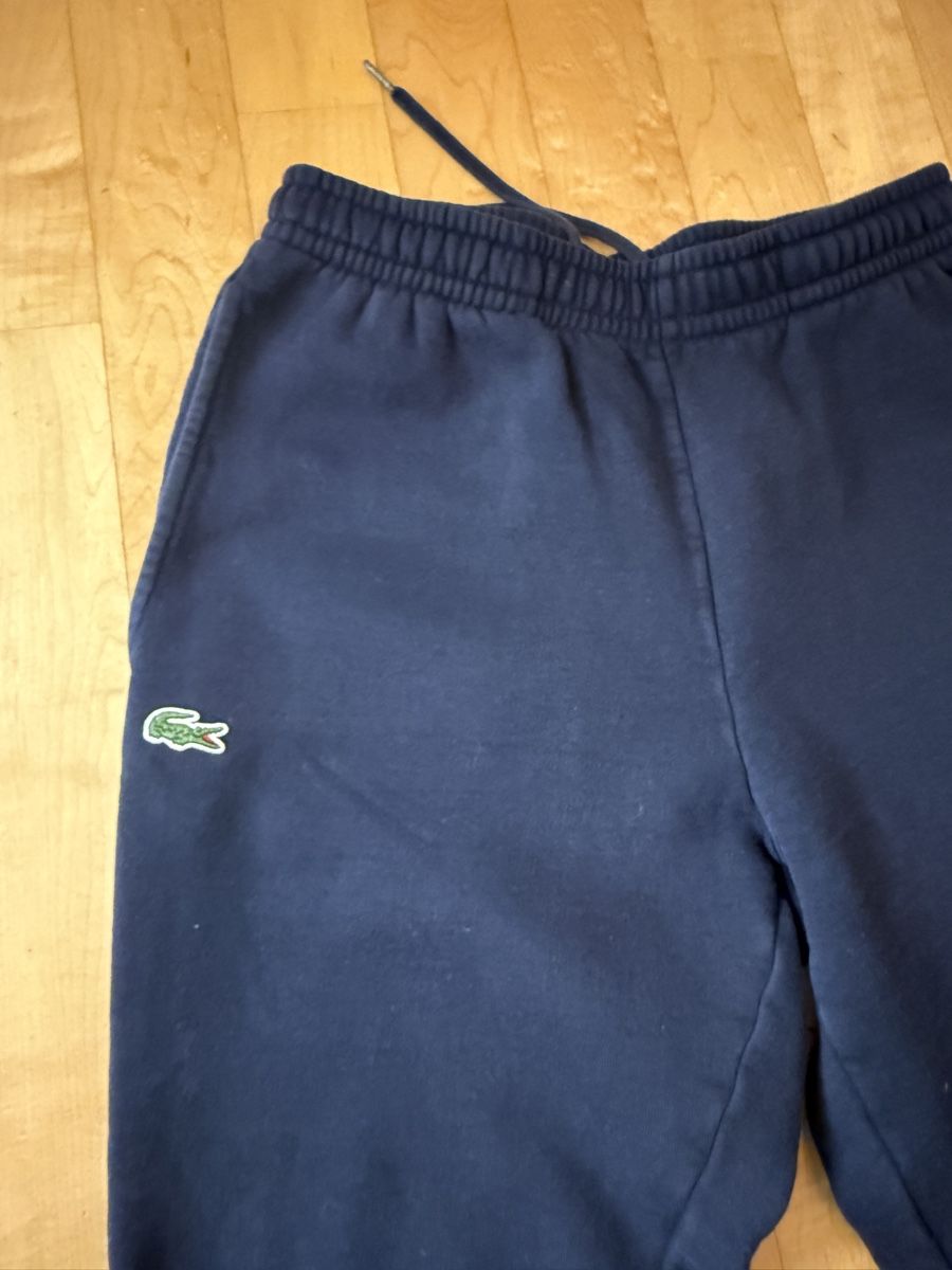 Lacoste Hosen: Lacoste Trainerhose – Gebraucht aus Neerach von the_modern_mini 1