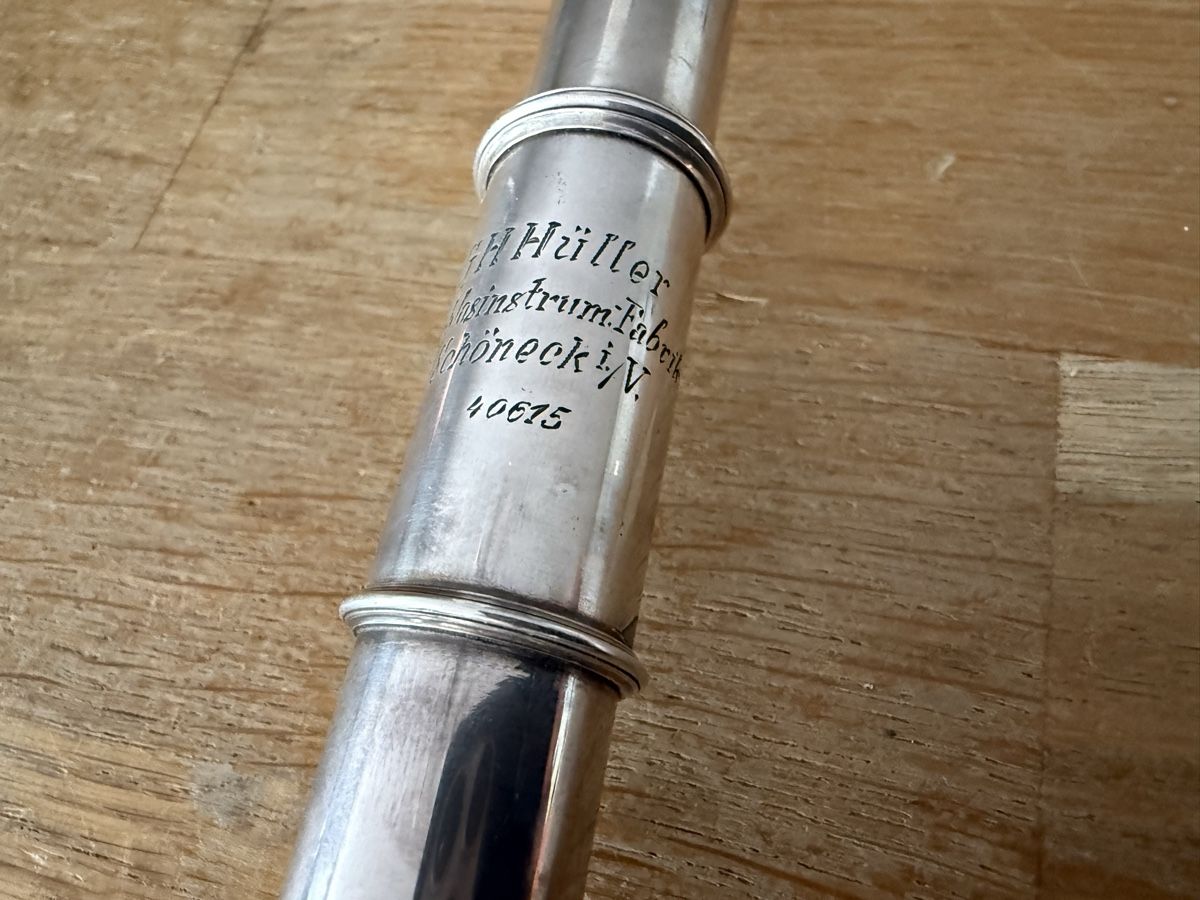 Strumenti musicali: Querflöte G. Hüller Schöneck gebraucht mit Etui – Usato da Goldach venduto da Messerguru 1