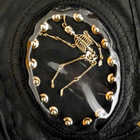 Handytasche zum umhängen Damen aus schwarzem Leder Gothik