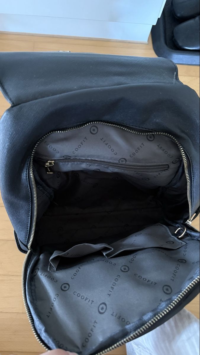 Zaini: Schwarzer Kunstleder Rucksack – Usato da Zürich venduto da mir_8jby 2