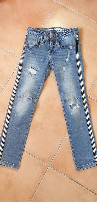 Pantaloni: lässige Stretch Jeans Gr. 134 – Usato da Gamprin venduto da man_j9fr