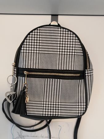 Schicker Damenrucksack schwarz/weiss Karomuster