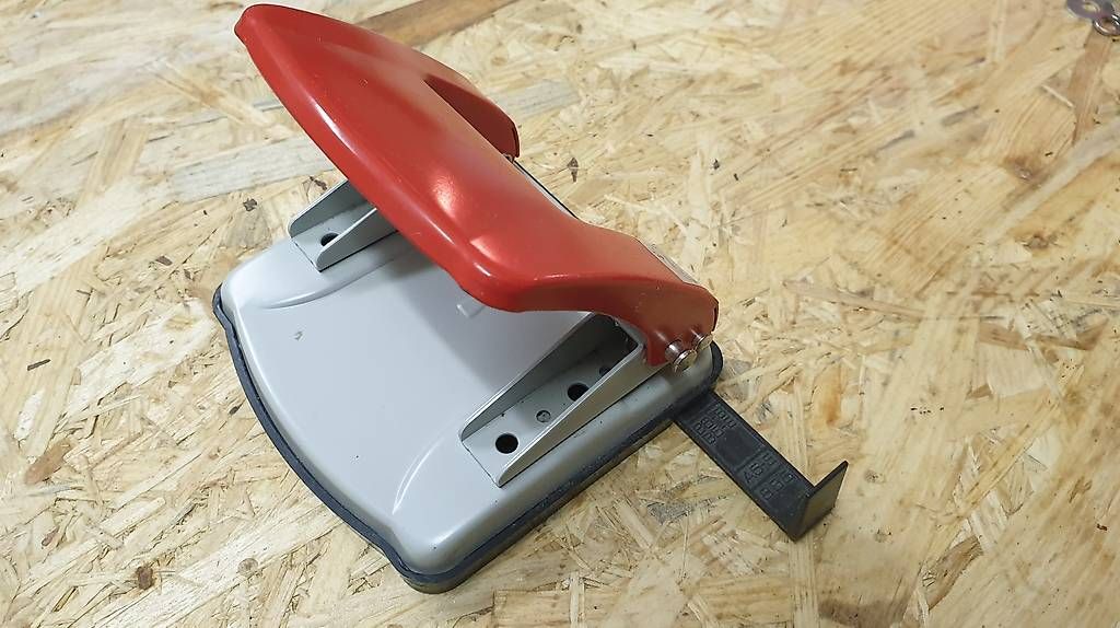 Leitz Tutti gli attrezzi: Locher, rot – Usato da Schiers venduto da Pet70 1