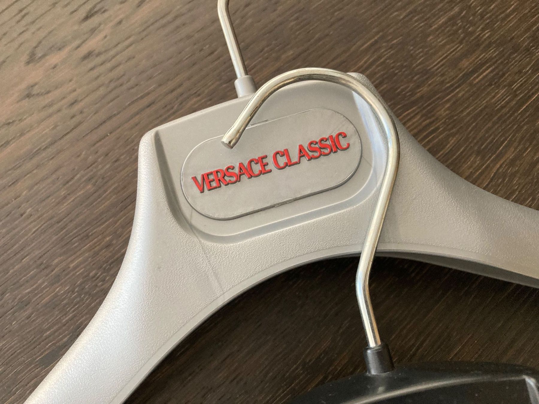 Appendiabiti: 4x Kleiderbügel von Versace – Usato da Zürich venduto da einefreude 1