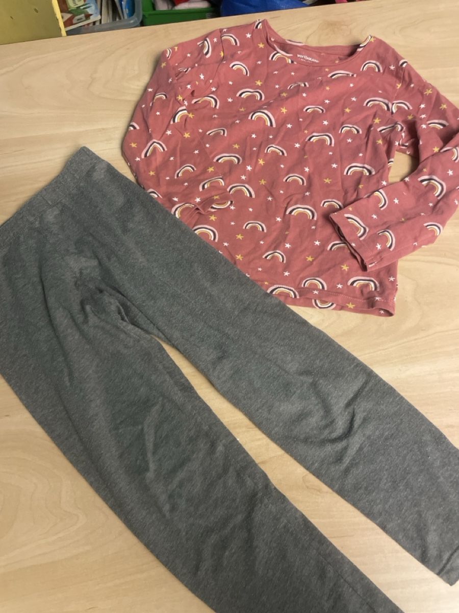 Pyjamas: Vertbaudet Pyjama Set, Gr. 116, Top Zustand, Regenbogen – D'occasion à Obergerlafingen par cabo4