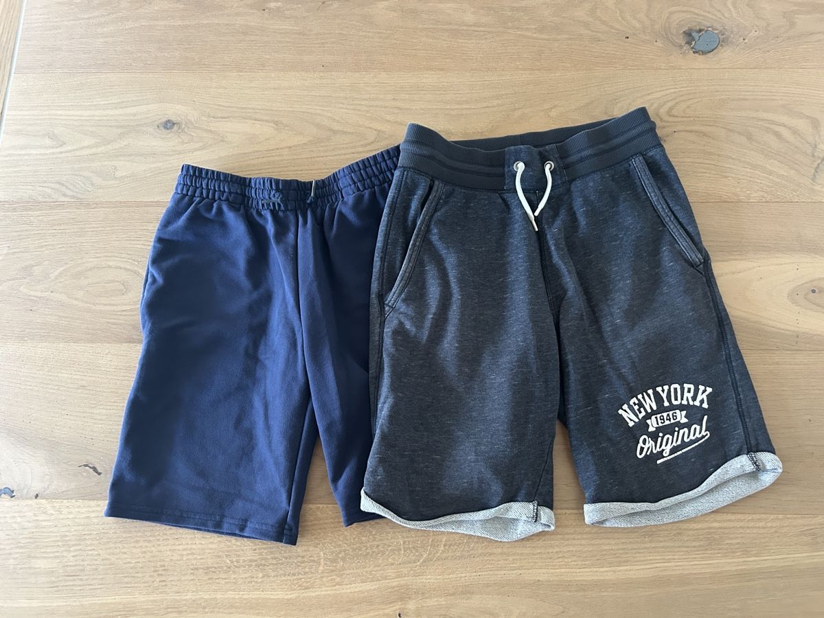 Lotti & Set di vestiti: 2 Sporthose Grösse 152/158 – Usato da Unterlangenegg venduto da Dodo2108
