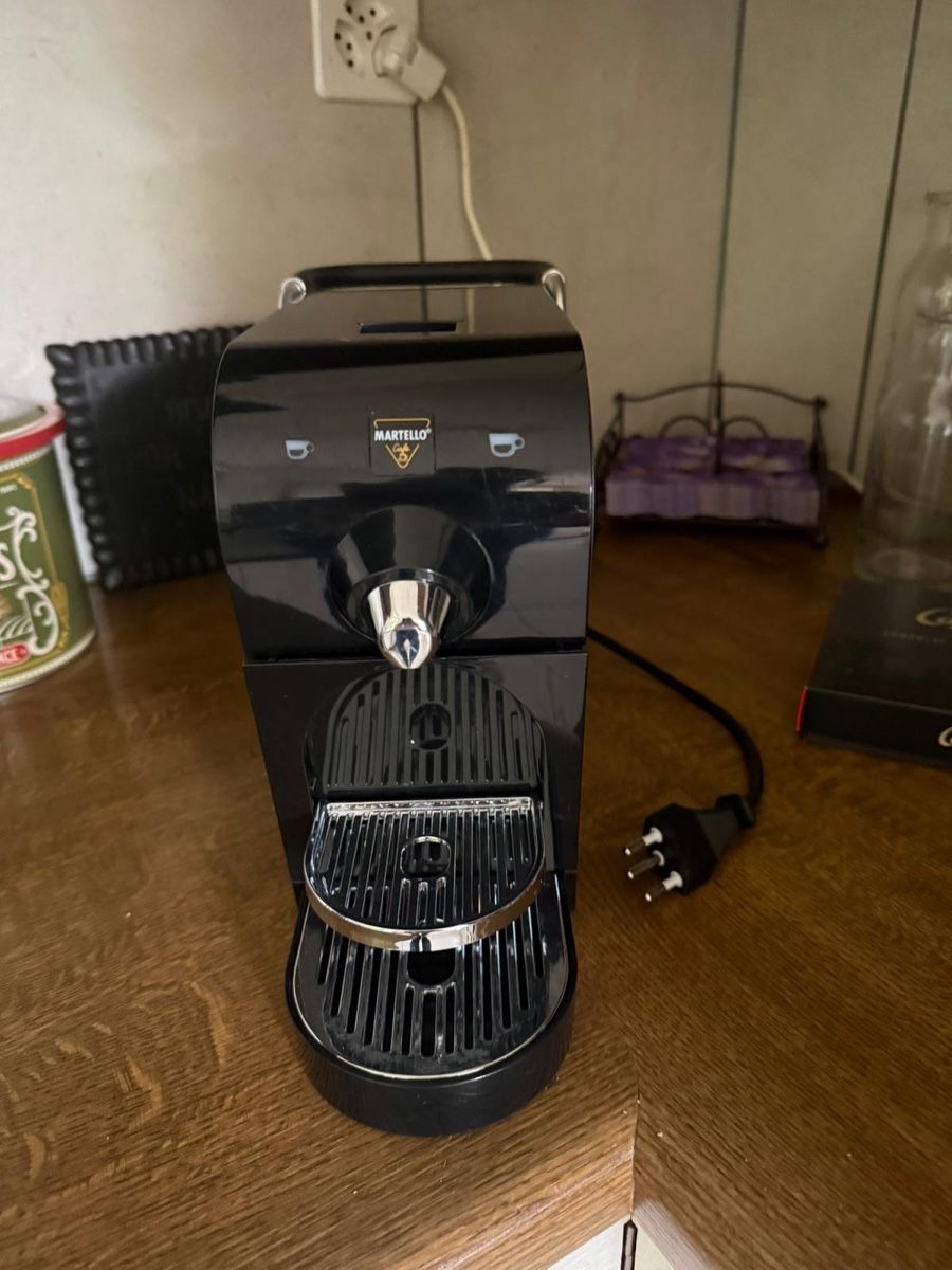 Macchine per caffè & Macchine per espresso: Machine a cafe Martello noir bon etat – Usato da Peseux venduto da Margaux.Mahmoudi